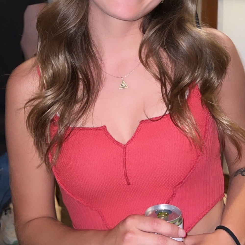 Red tank - Picture 3 of 4